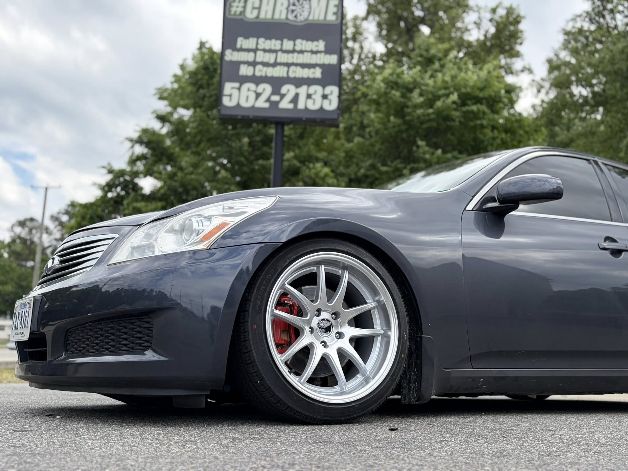 Lowered Infiniti with custom wheels